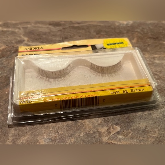 Vintage Brown Faux Lashes - Picture 2 of 3